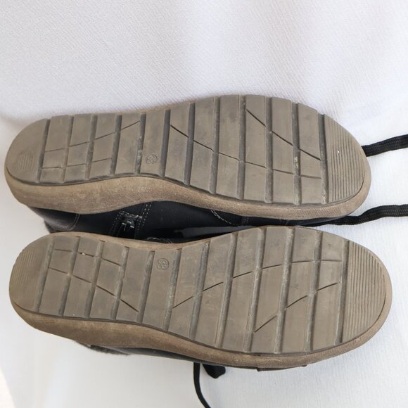 Size 38/7.5 - Medium Width - Taxi Landy Winter Boots - Black - Picture 13 of 13